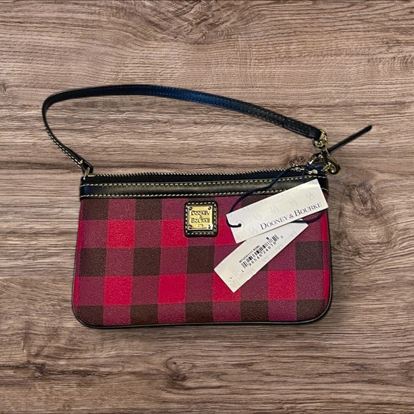 Dooney & Bourke Handbags - 💚🌼NWT DOONEY & BOURKE WRISTLET